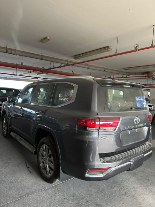 2022 TOYOTA LAND CRUISER – Image 5
