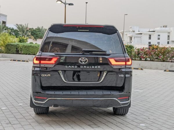 Land Cruiser GXR – Image 4