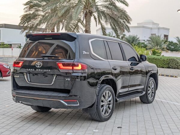Land Cruiser GXR – Image 6
