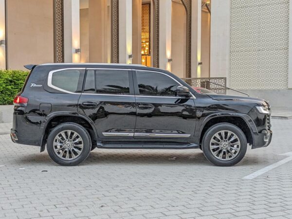 Land Cruiser GXR – Image 7