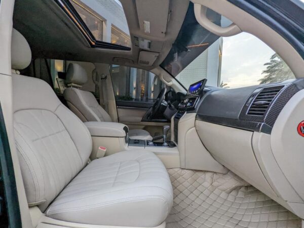 Land Cruiser GXR – Image 9