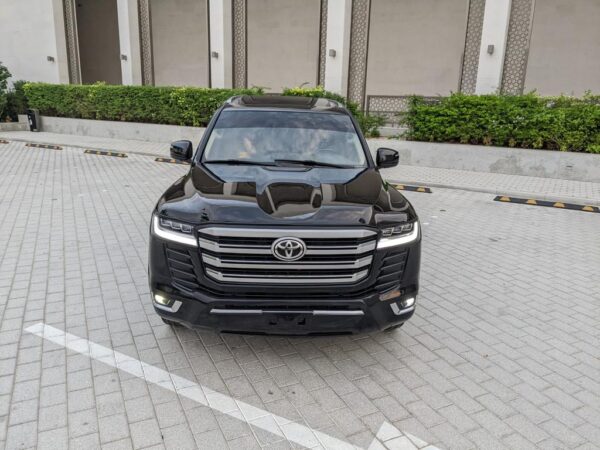 Land Cruiser GXR – Image 8