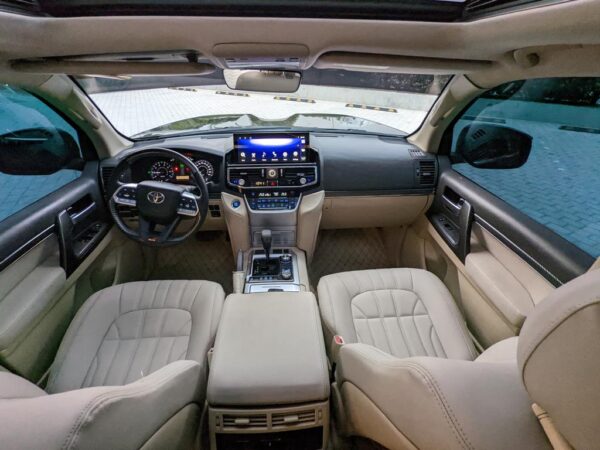 Land Cruiser GXR – Image 13