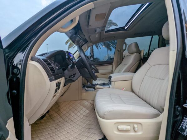 Land Cruiser GXR – Image 16