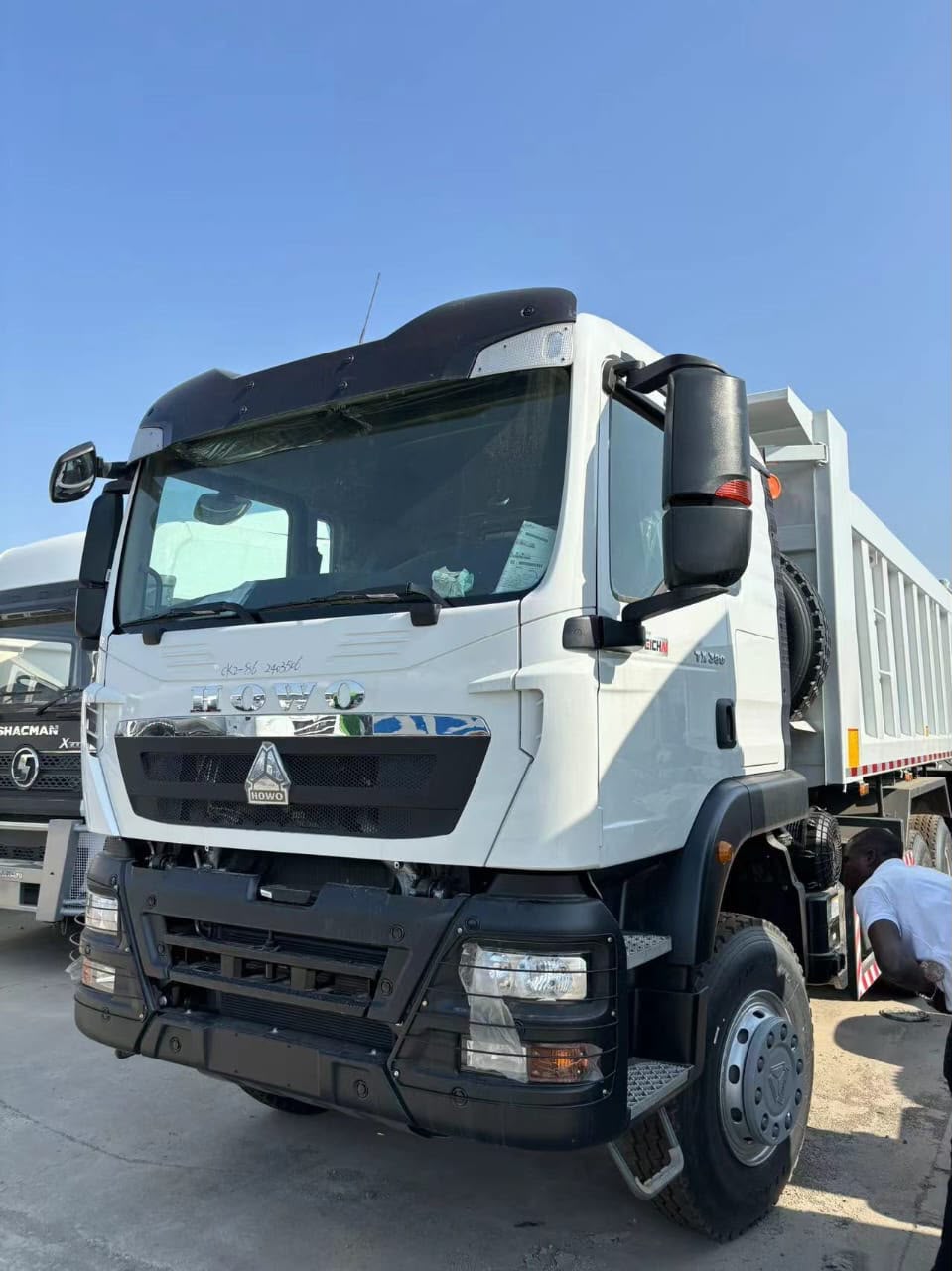camion 🚛 benne sino truck 10 roues neuf 00 km année 2026 camion 🚛 benne sino truck 10 roues neuf 00 km année 2026