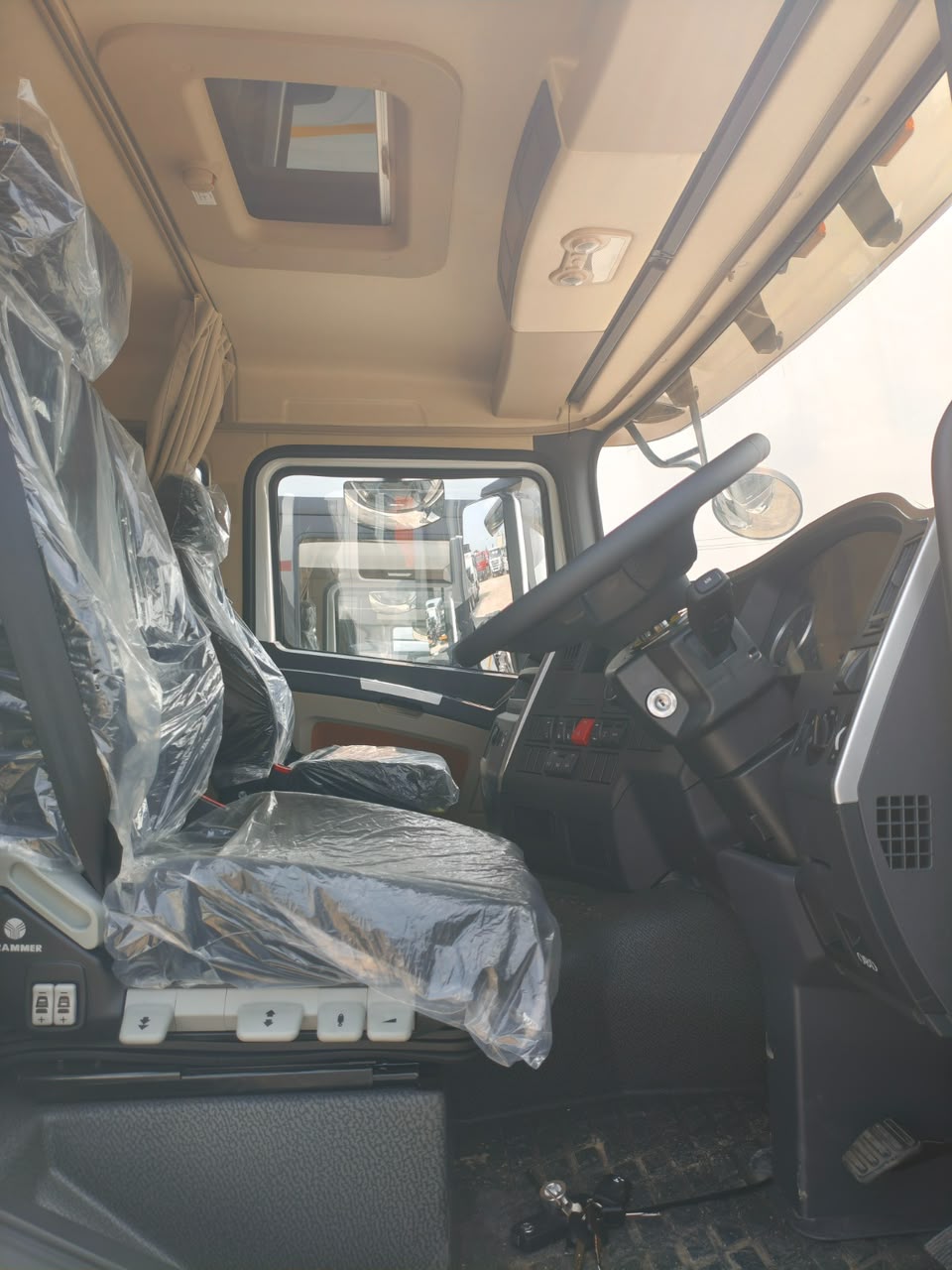 camion 🚛 benne sino truck 10 roues neuf 00 km année 2026 camion 🚛 benne sino truck 10 roues neuf 00 km année 2026